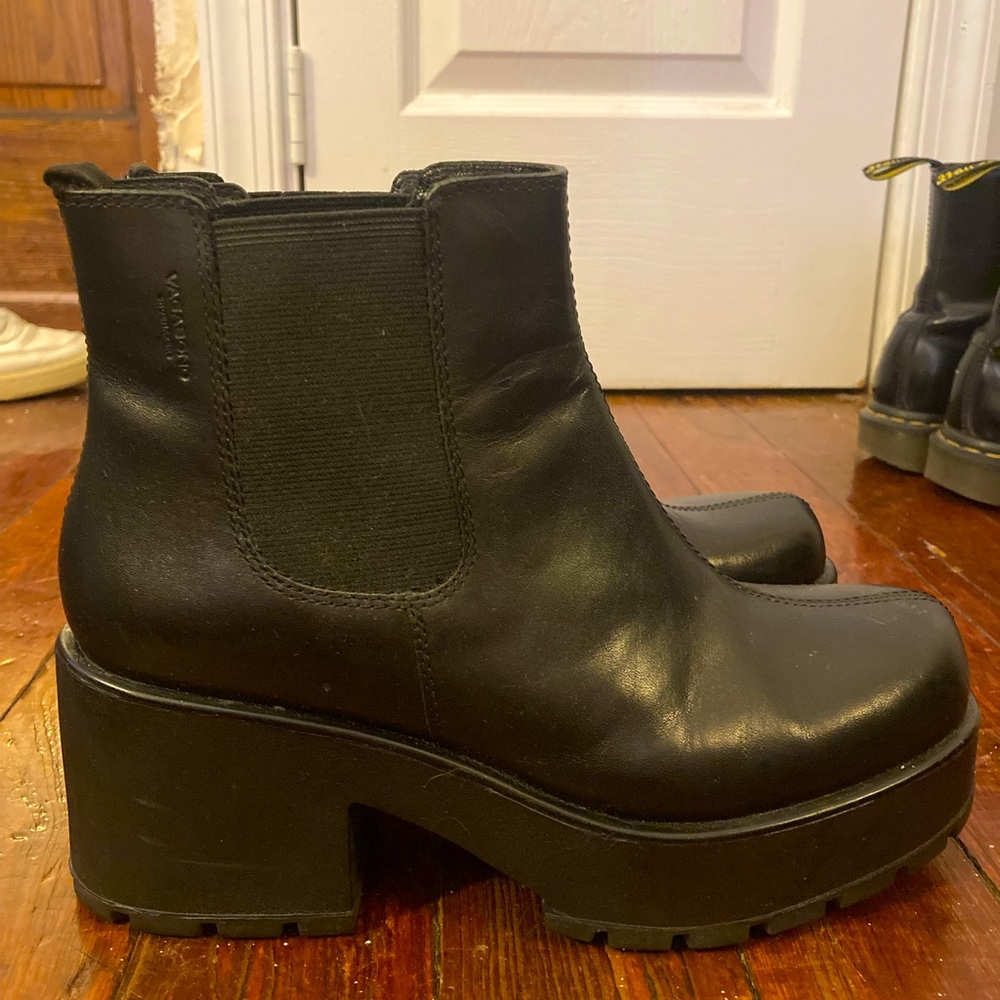 Vagabond Platform Chelsea Boots